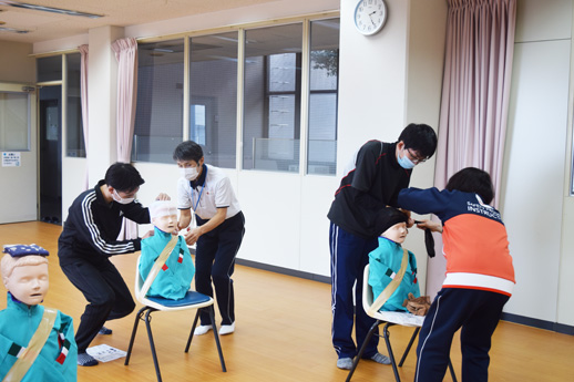 こども福祉科で救急法の講習