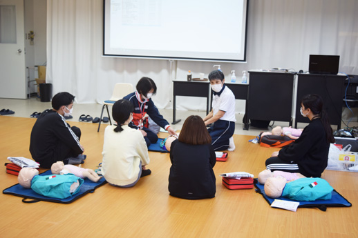 こども福祉科で救急法の講習