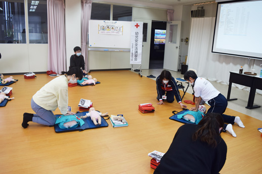 こども福祉科で救急法の講習